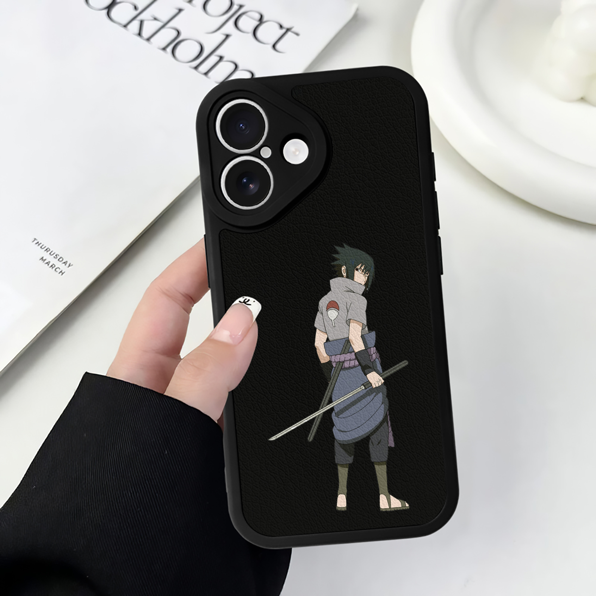 （画像用） NARUTO -ナルト- うちは サスケ Uchiha Sasuke 【iPhone 16シリーズ対応】シリコンスマホケース（レザー調） 材質：シリコン